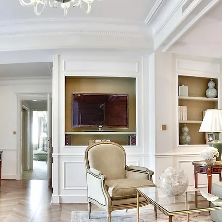 Four Seasons George V 5*