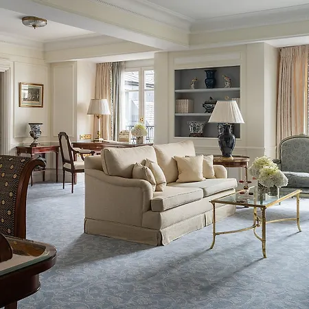 Four Seasons George V Otel Paris