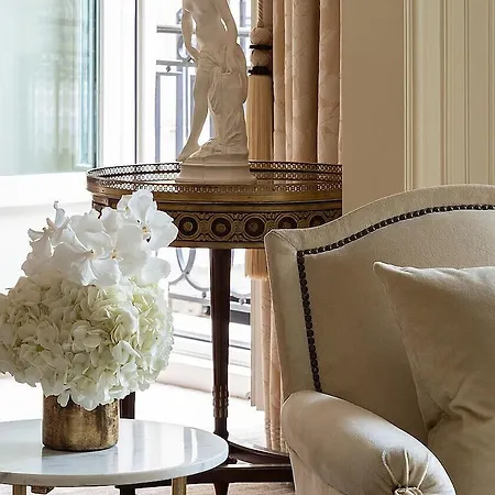 Four Seasons George V Otel Paris