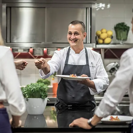 Four Seasons George V 5*