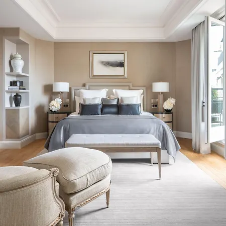 Four Seasons George V מלון 5*