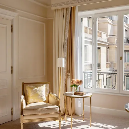Four Seasons George V 5* Paris