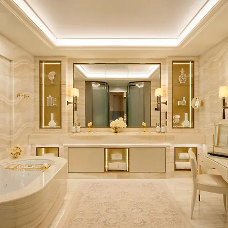Four Seasons George V 5*