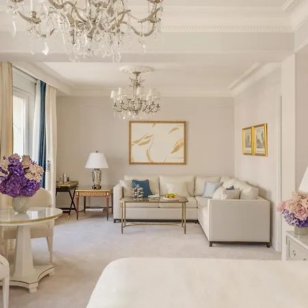 Four Seasons George V 5* Paris