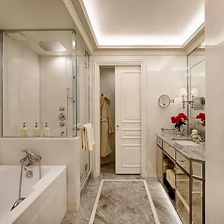 Four Seasons George V 5* Paris