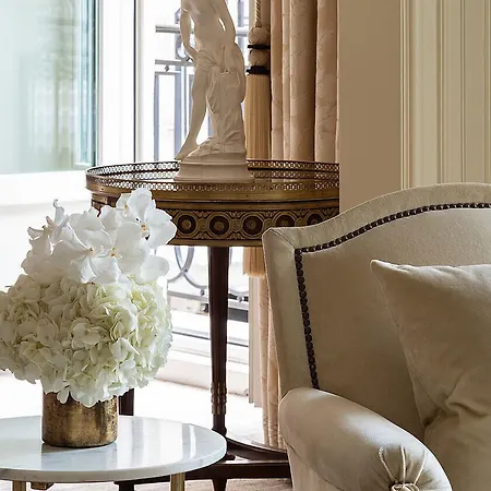 Four Seasons George V 5* Paris