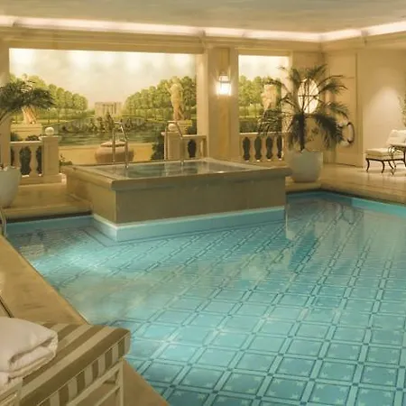 Four Seasons George V Otel 5*