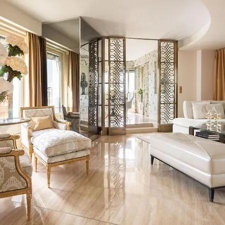 Four Seasons George V 5*