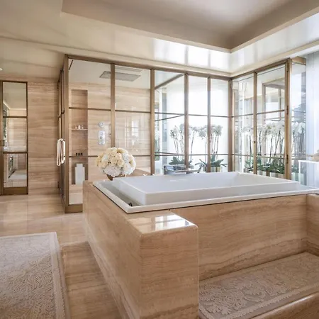 Four Seasons George V 5*