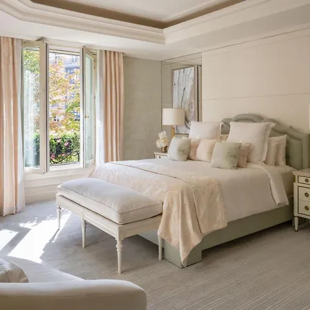 Four Seasons George V 5*
