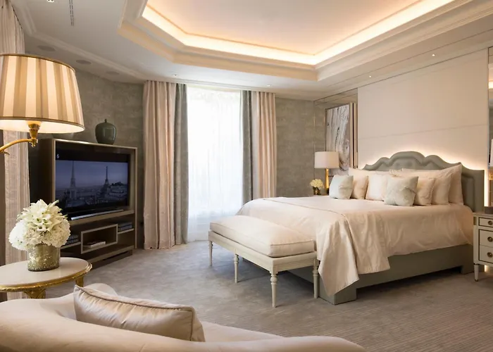 Four Seasons George V מלון 5*