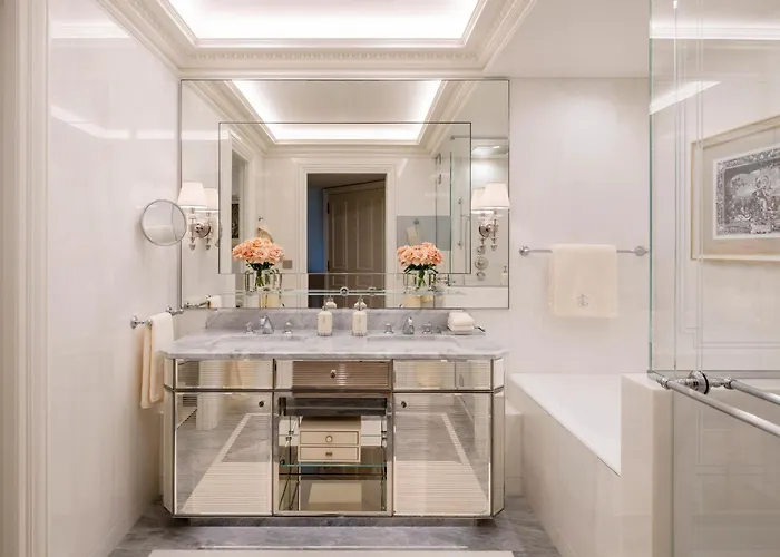 Four Seasons George V מלון 5*