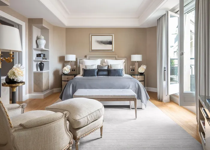 Four Seasons George V מלון 5*