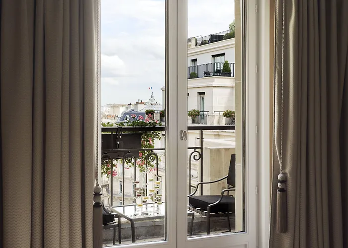 Four Seasons George V מלון 5*