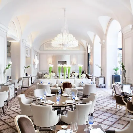 Отель Four Seasons George V Париж