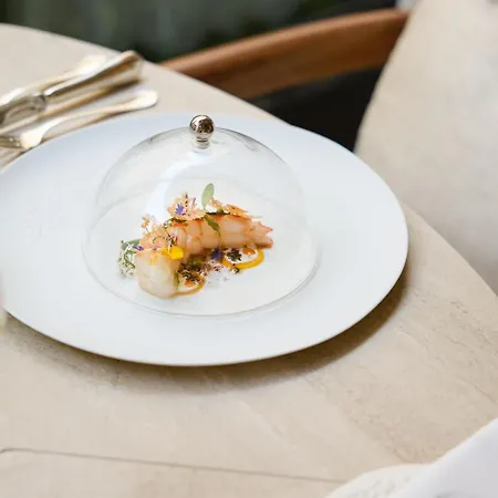 Отель Four Seasons George V 5*