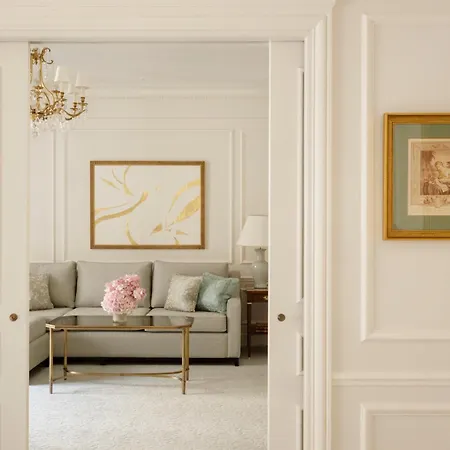 Отель Four Seasons George V Париж