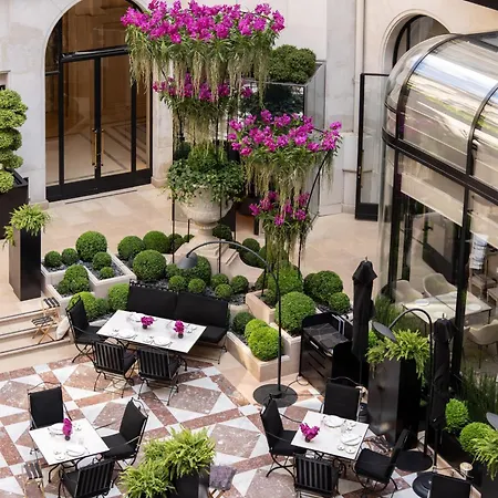 Four Seasons George V Отель Париж