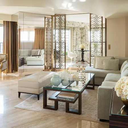 Four Seasons George V Отель Париж