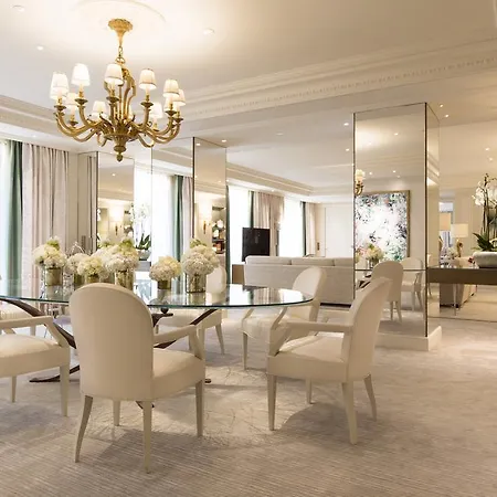 Отель Four Seasons George V Париж
