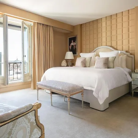Отель Four Seasons George V Париж