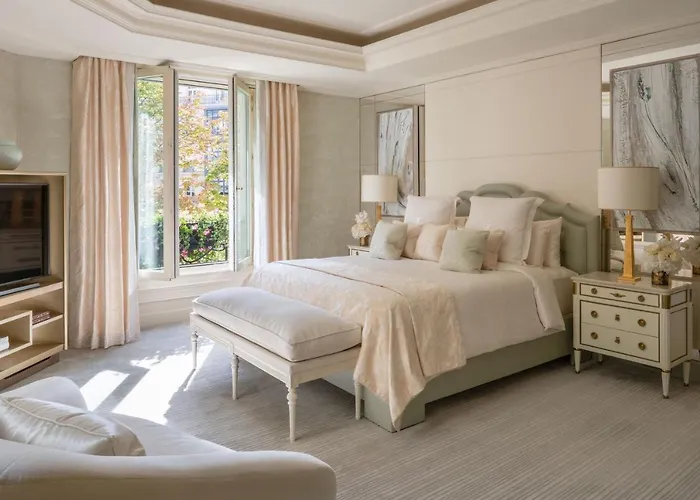 Four Seasons George V 5*
