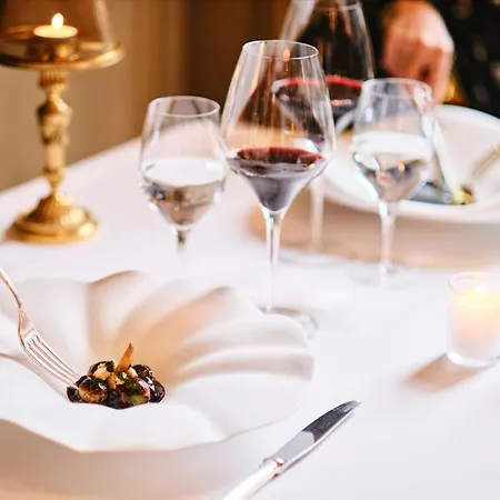 Four Seasons George V 5* Paris