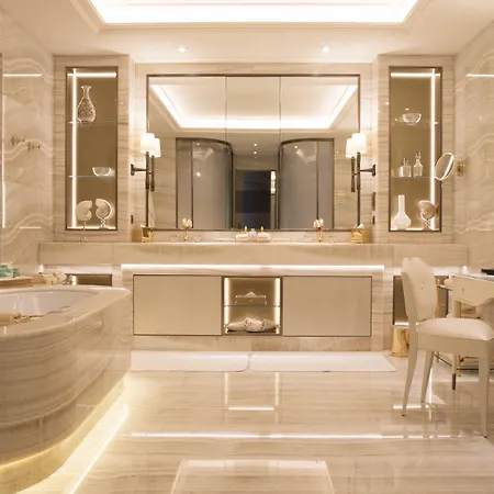 Four Seasons George V 5*